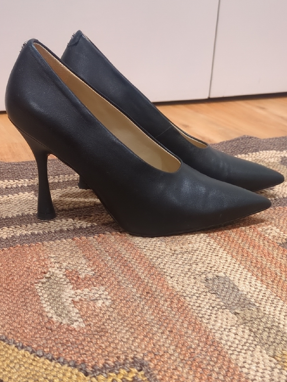 Sam Edelman Women's Hilton High Vamp Pointed Toe Pumps - Black 8/38